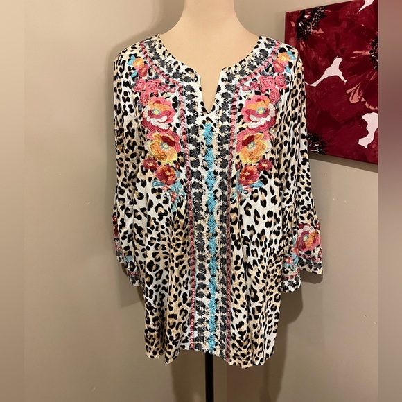 SAVANNA JANE Floral Embroidered Leopard Bell Sleeve Tunic Top - Large - Picture 3 of 9